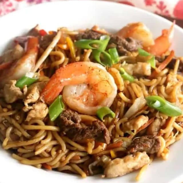 House Combo Lo Mein.